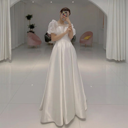 パフスリーブ サテン　シンプル ウエディングドレス 二次会 前撮り 4枚目の画像