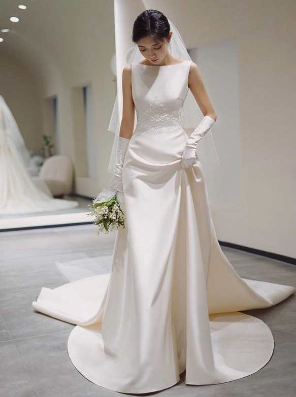 オーバースカート　サテン　ノースリーブ　シンプル　ウエディングドレス バスト ウエスト ヒップ