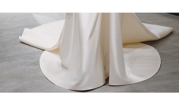 オーバースカート　サテン　ノースリーブ　シンプル　ウエディングドレス バスト ウエスト ヒップ