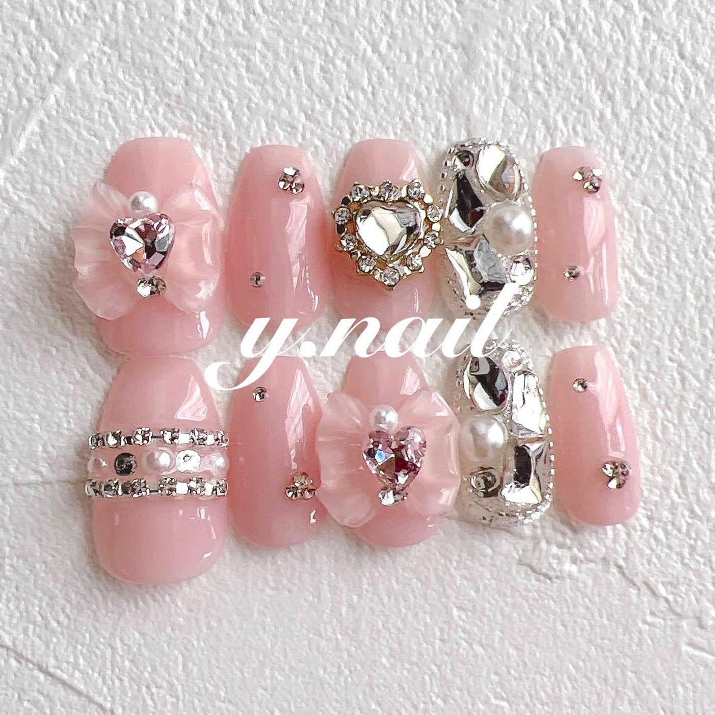 リボン/#ストーン埋め尽くしのネイルデザイン｜ネイルブック ネイル