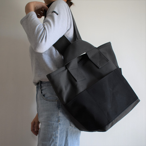 CLOUCHY SHOULDER BAG（チャコール/グレー×ブラック） 1枚目の画像