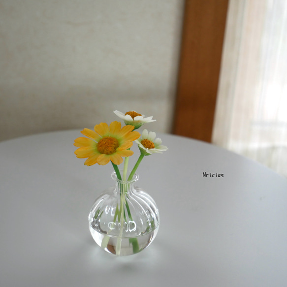 小花を飾りたい♪✿クレイフラワー マーガレット NO.MWM5ーY9B 3枚目の画像
