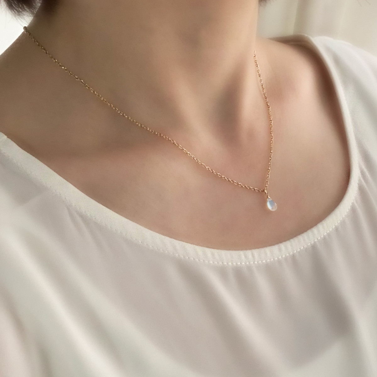 ✨6月誕生石✨レインボームーンストーン＜プレーン・ミニ＞のプチペンダント（K14GF）