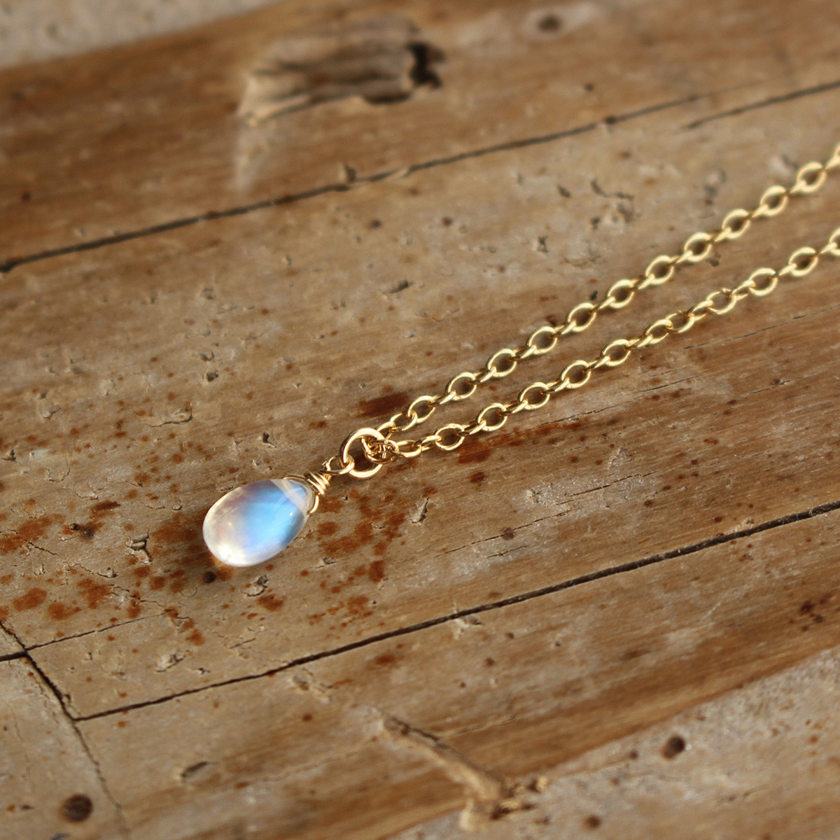 ✨6月誕生石✨レインボームーンストーン＜プレーン・ミニ＞のプチペンダント（K14GF）