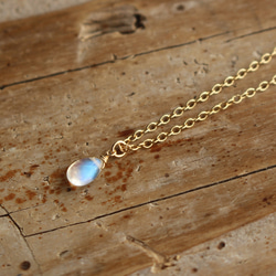 ✨6月誕生石✨レインボームーンストーン＜プレーン・ミニ＞のプチペンダント（K14GF） 2枚目の画像