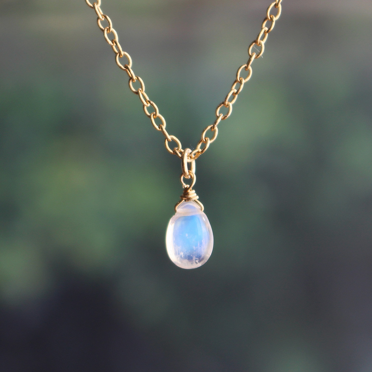 ✨6月誕生石✨レインボームーンストーン＜プレーン・ミニ＞のプチペンダント（K14GF）