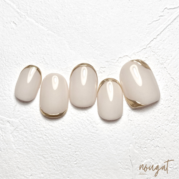 乳白色のミラーフレンチネイル/ミラーネイル/オフホワイト/ゴールド  