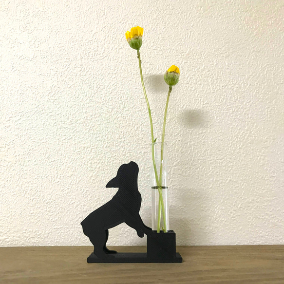 花とじゃれる犬（フレンチブルドッグ）の一輪挿し　ガラス瓶　リードディフューザーとしても 1枚目の画像