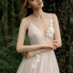 Vネック 花柄刺繍  ウエディングドレス フォトウエディング 前撮り 6枚目の画像
