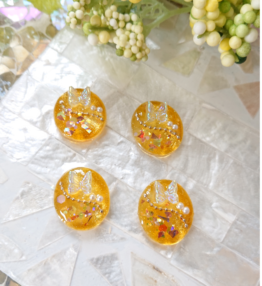 Alamoscars - 蝶のカボション☆4個 k-27 イエロー/ゴールド/カラー 