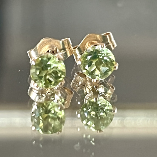 ペリドット ピアス 14kgf ピアス（スタッド・一粒） sironekoshop 通販 