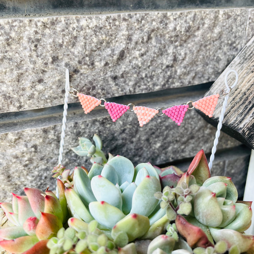 ビーズガーランド ピンク ガーデンピック 多肉植物の寄せ植えに