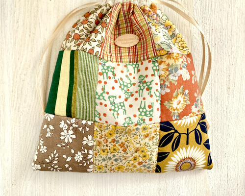 はぎれを愛でる》しかくいパッチワーク巾着 〈リバティ イエロー系