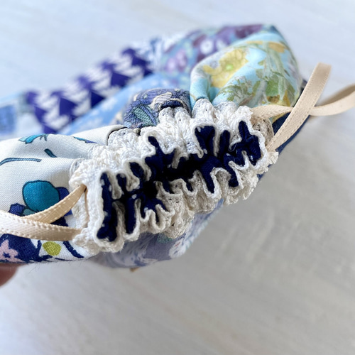 はぎれを愛でる》しかくいパッチワーク巾着 〈リバティ ブルー系