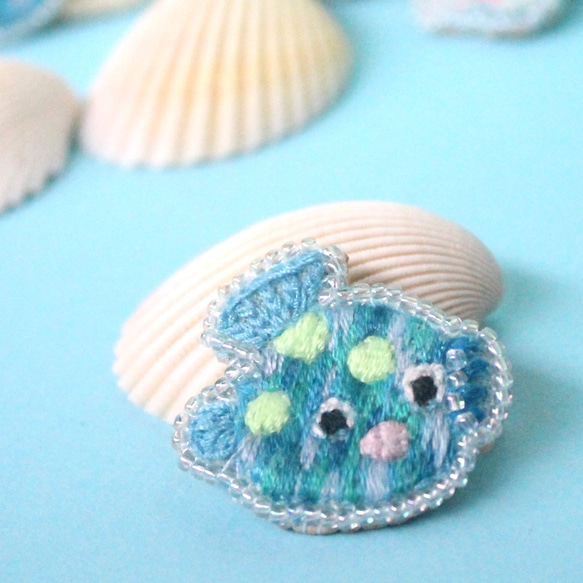 ハコフグさんの刺繍ブローチ（グリーン）～海の仲間たち 1枚目の画像