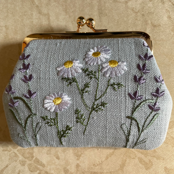両面刺繍】ラベンダー・カモミール 二つ折の札が入る がま口薄型 