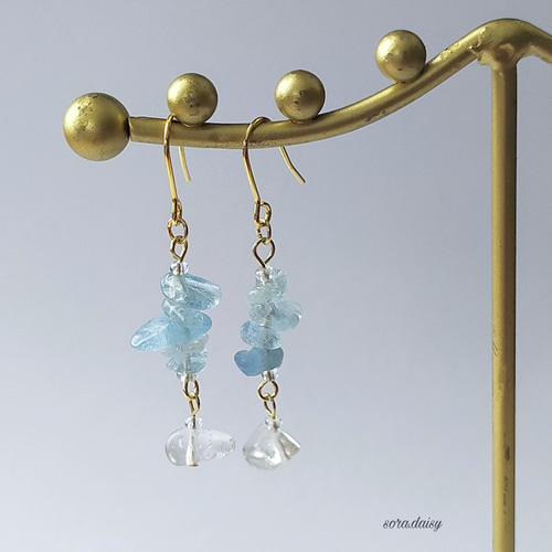 アクアマリン・水晶のゆらゆらさざれピアス（イヤリング） *3月誕生石