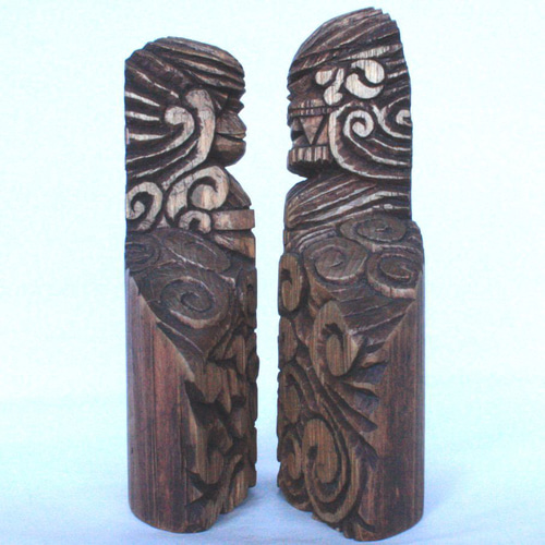 手彫り黒木彫刻 2体セット 約30cm円空仏狛犬、模刻 手彫り黒木彫刻 2体セット 約30cm円空仏狛犬、模刻