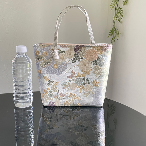 帯リメイクバッグ　流水に桜文様③ トートバッグ 和装バッグ 帯リメイクバッグ シルバー流水と花々文様 トートバッグ Mサイズ 和装