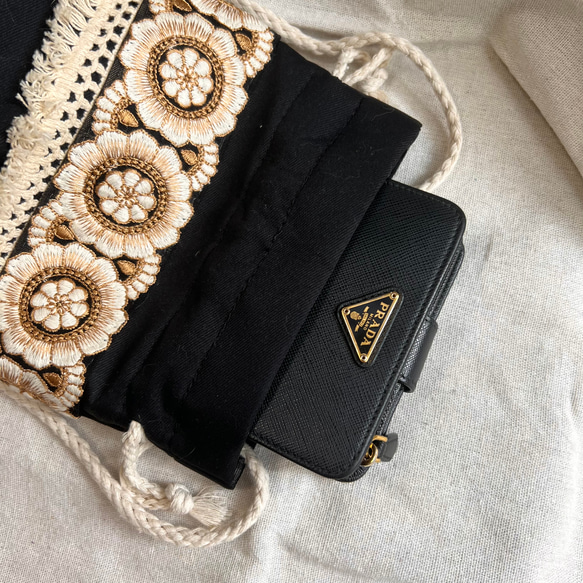 インド刺繍リボン と コットンフリンジ の 巾着 ポシェット ブラック ショルダーバッグ ミニバッグ 派手 #63 2枚目の画像