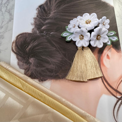 つまみ細工 ブーケの髪飾り「白鶴(しらつる)」取り外し可能タッセル付 成人式 卒業式 結婚式 ボブ ショート 5枚目の画像