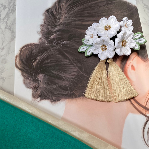 つまみ細工 ブーケの髪飾り「白鶴(しらつる)」取り外し可能タッセル付 成人式 卒業式 結婚式 ボブ ショート 15枚目の画像