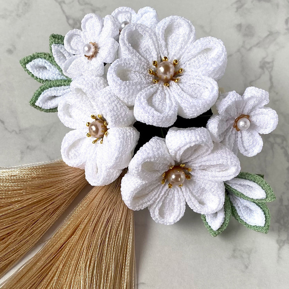 白藍【しらあい】つまみ細工の髪飾り 髪飾り つまみ細工 白 | KAMIKAZARI