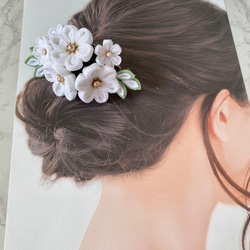 つまみ細工 ブーケの髪飾り「白鶴(しらつる)」取り外し可能タッセル付 成人式 卒業式 結婚式 ボブ ショート 4枚目の画像