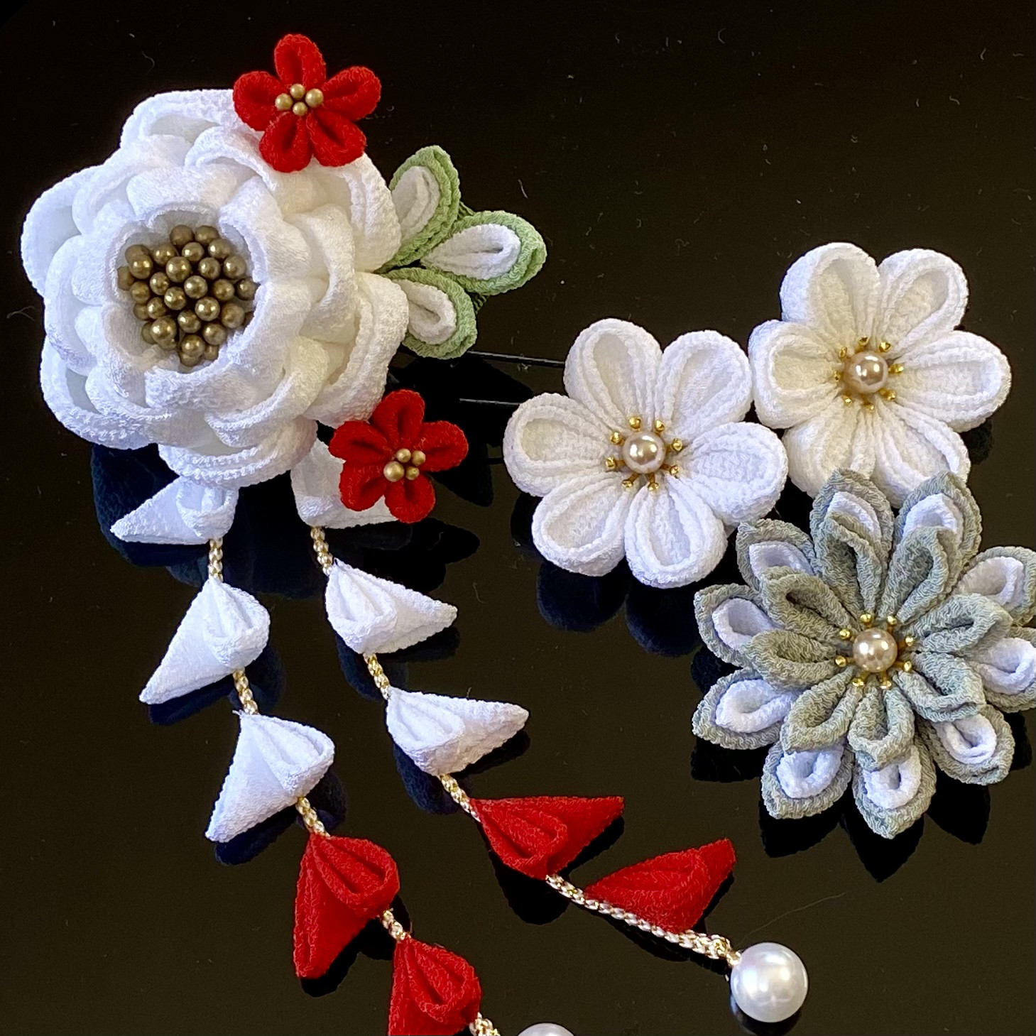 【白鶴(しらつる)】〈カメリア椿〉ボブ ショート つまみ細工 髪飾り 成人式 卒業式 白 紅白