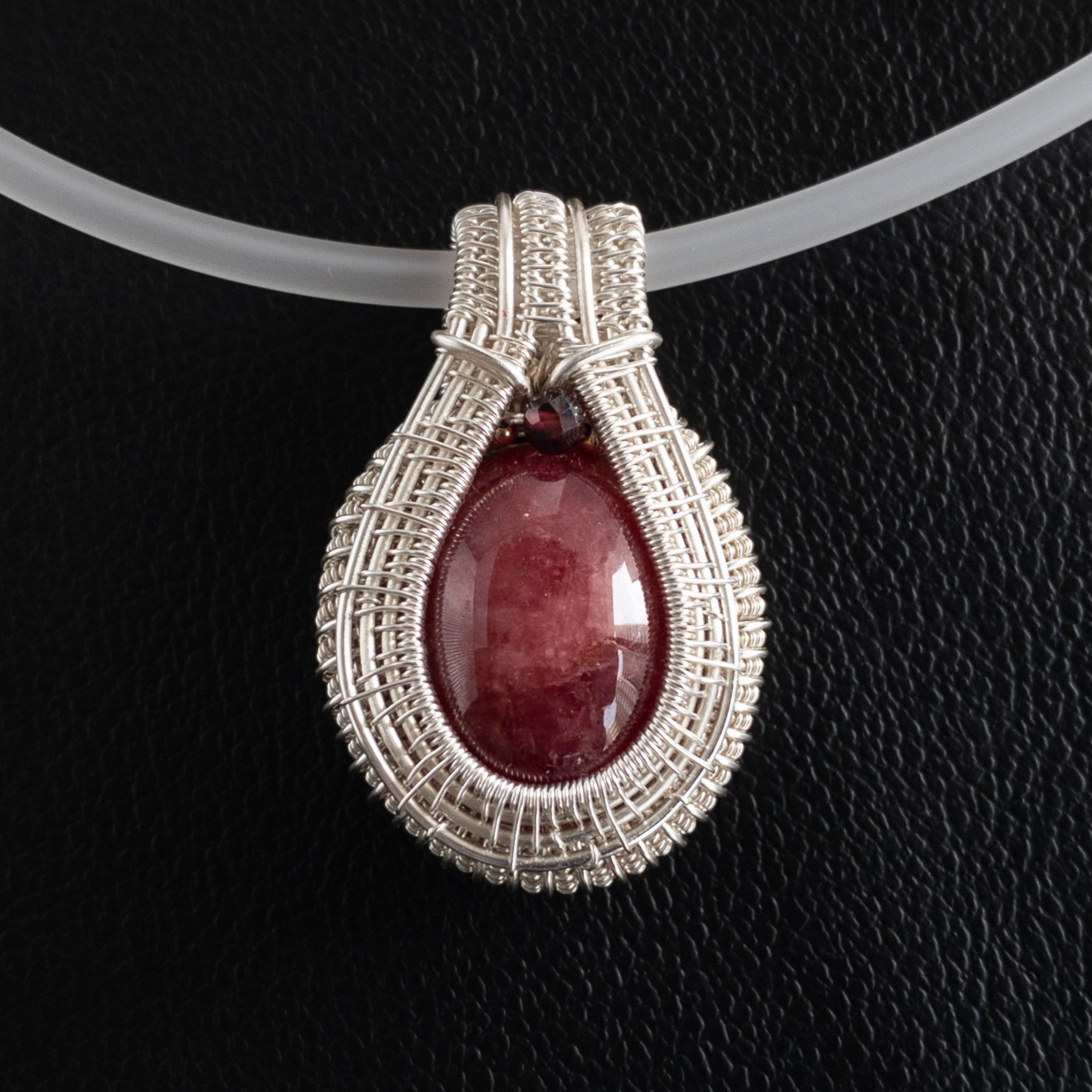 ＜ロードナイト＞ レイヤード エントワインド ペンダント ＜シルバーカラー＞