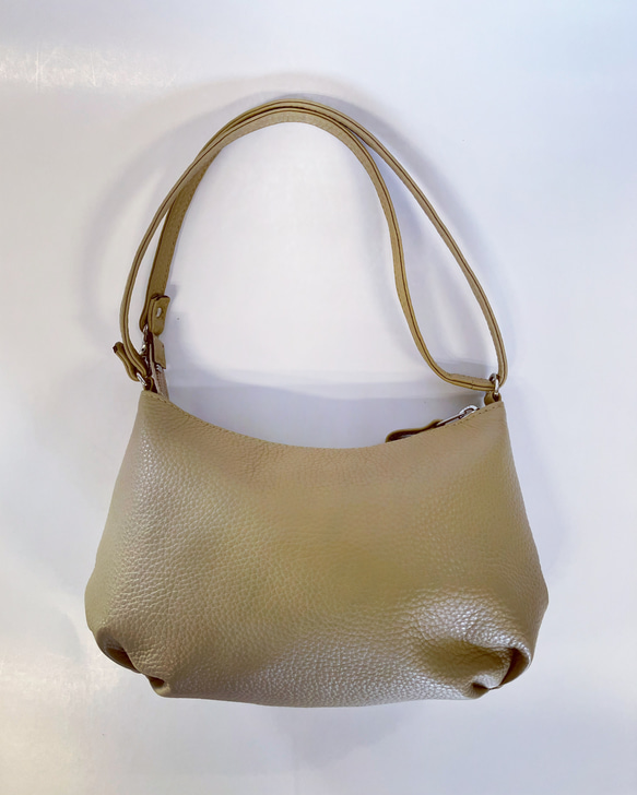 Hosi ~ コロンとした可愛らしい肩がけ2wayバッグ(姫路レザー) 1枚目の画像