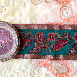 インド刺繍リボン　ユーズド　NO,23 インド　サリーボーダー　刺繍　生地　布　素材　テープ　小物 1枚目の画像