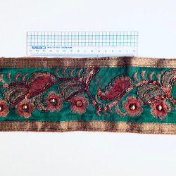 インド刺繍リボン　ユーズド　NO,23 インド　サリーボーダー　刺繍　生地　布　素材　テープ　小物 4枚目の画像