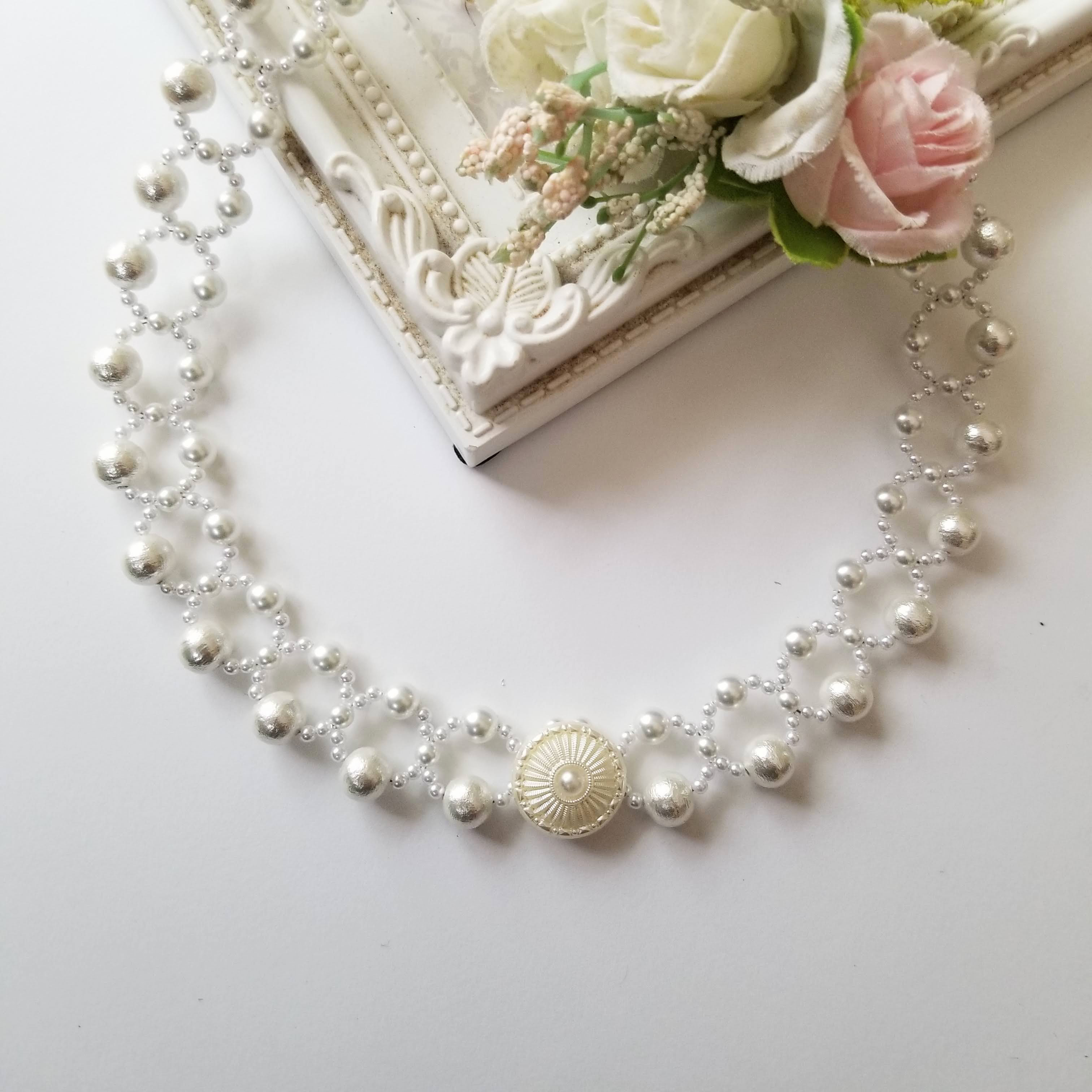コリーヌの煌めきのネックレス　ヴィンテージボタン　結婚式、成人式、卒業式、入学式、セレモニー、お呼ばれアクセサリー