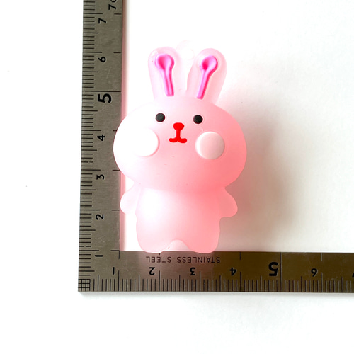 ウサギの顔 キーホルダー ピンク 兎 バッグチャーム ウサギモチーフ キラキラ リボン ビーズ