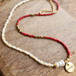 赤×アイボリー×淡水パール 大人のビーズネックレス ネックレス