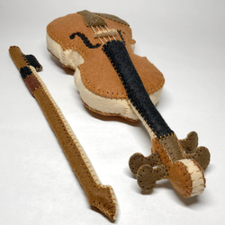 小さな音楽家のための【はじめてバイオリン】ブラウン　フェルト製の手縫いぬいぐるみバイオリン No.230516 4枚目の画像