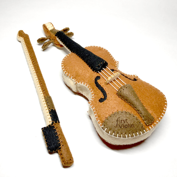 小さな音楽家のための【はじめてバイオリン】ブラウン　フェルト製の手縫いぬいぐるみバイオリン No.230517 3枚目の画像