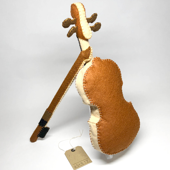 小さな音楽家のための【はじめてバイオリン】ブラウン　フェルト製の手縫いぬいぐるみバイオリン No.230517 2枚目の画像