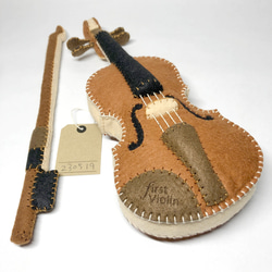 小さな音楽家のための【はじめてバイオリン】ブラウン　フェルト製の手縫いぬいぐるみバイオリン No.230519 3枚目の画像