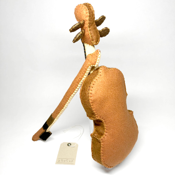 小さな音楽家のための【はじめてバイオリン】ブラウン（リアル）フェルト製の手縫いぬいぐるみバイオリン No.230520 2枚目の画像
