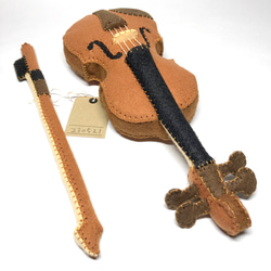 小さな音楽家のための【はじめてバイオリン】ブラウン（リアル）フェルト製の手縫いぬいぐるみバイオリン No.230521 4枚目の画像