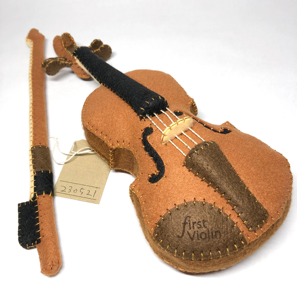 小さな音楽家のための【はじめてバイオリン】ブラウン（リアル）フェルト製の手縫いぬいぐるみバイオリン No.230521 3枚目の画像