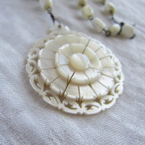 白蝶貝 ペンダント ベツレヘムパール 手彫 マザーオブパール リメイク