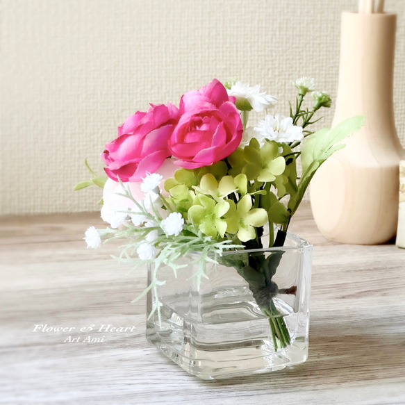 【再販】春 ラナンキュラスが可愛い アーティフィシャルフラワー アレンジメント 人工水のガラス花瓶付き　ギフトにも 6枚目の画像