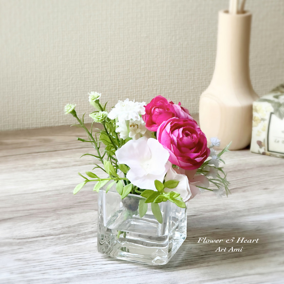 【再販】春 ラナンキュラスが可愛い アーティフィシャルフラワー アレンジメント 人工水のガラス花瓶付き　ギフトにも 5枚目の画像