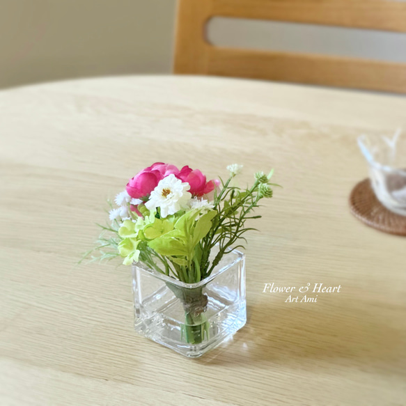 【再販】春 ラナンキュラスが可愛い アーティフィシャルフラワー アレンジメント 人工水のガラス花瓶付き　ギフトにも 8枚目の画像