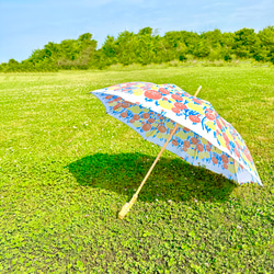 スウェーデンフラワーテキスタイルの日傘【ホワイト×オレンジイエロー】UVカット加工済 5枚目の画像