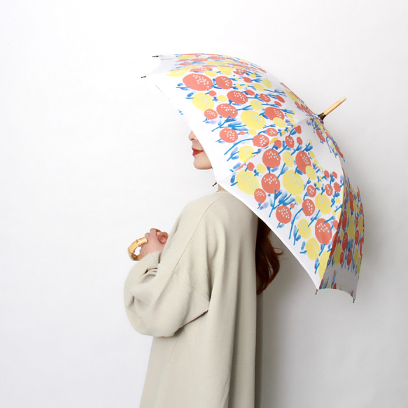 スウェーデンフラワーテキスタイルの日傘【ホワイト×オレンジイエロー】UVカット加工済 1枚目の画像