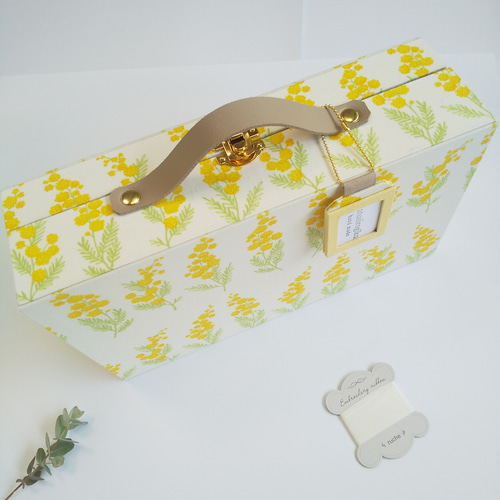 トランク型お裁縫箱とお裁縫道具のセット（ カルトナージュ、ミモザ